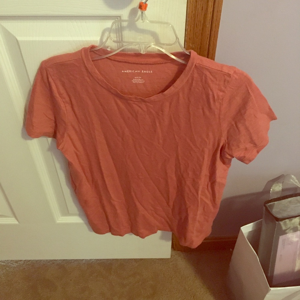 Women’s AE coral crew neck t-shirt Size Small